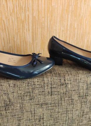 Женские туфли лодочки на удобном широком каблуке2 фото