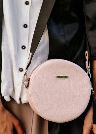 Модна жіноча сумка кроссбоди кругла з натуральної шкіри кругла шкіряна жіноча сумочка tablet рожева10 фото