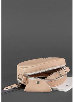 Круглая женская кожаная сумочка tablet светло-бежевая стильная женская сумка через плечо из натуральной кожи5 фото