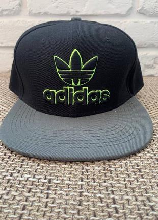 Кепка
adidas
black green бейсболка реперская стильная крутая