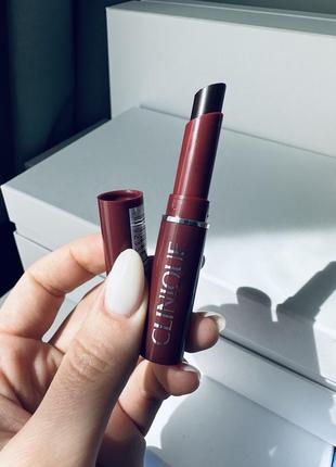 Clinique almost lipstick бальзам для губ в оттенке black honey