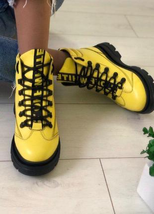 Стильные демисезонные женские ботинки желтого цвета3 фото