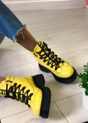 Стильные демисезонные женские ботинки желтого цвета4 фото