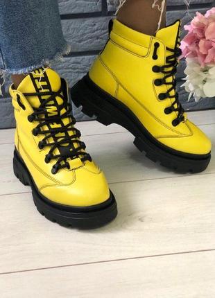 Стильные демисезонные женские ботинки желтого цвета6 фото