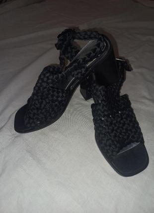 Туфли босоножки с переплетом косой  на каблуке черные кэжуал туфли босоножки3 фото