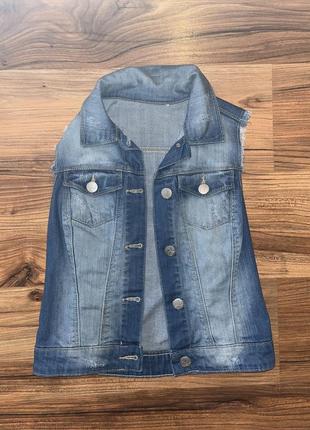 Джинсовая жилетка