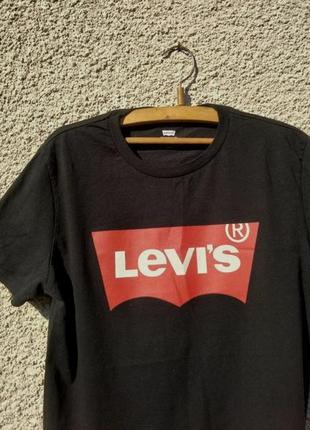 Футболкf levis (l)4 фото