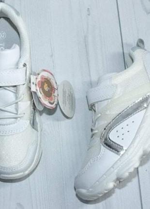 Легкие белые кроссовки том.м