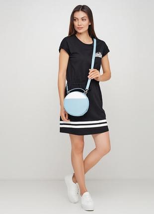 Женская круглая голубая сумка через плечо4 фото