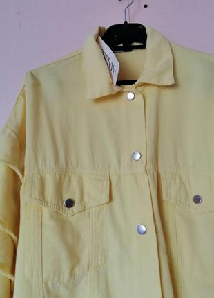 Джинсовая куртка пиджак легкий оверсайз из необработанная с эффектом не обработанных краев рукава.2 фото