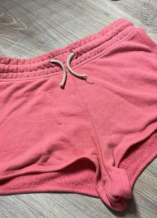 Спортивные шорты