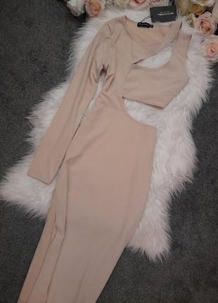 Платье миди вырез