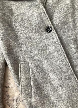 Базовое серое пальто женское3 фото