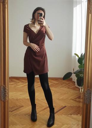 Шоколадное платье с коротким рукавом