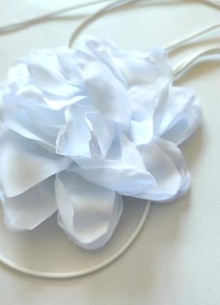 Белый цветок на шею белоснежный на завязках розочка пион3 фото