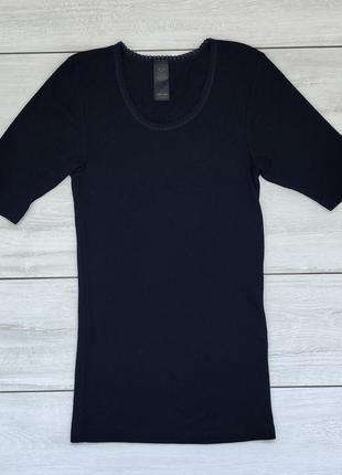 Нова гарна чорна м'яка стрейчева футболка з мереживом3 фото