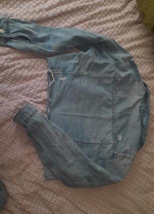 Стильна вкорочена джинсова куртка5 фото