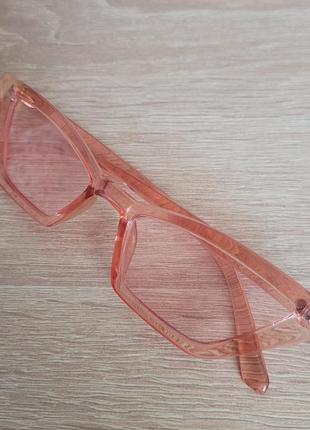 Розовые солнцезащитные очки узкие2 фото