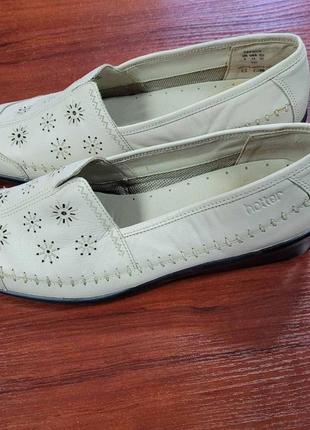 Кожаные туфли.