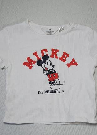 Топ з міккі . укороченная футболка h&m с микки маусом, белая «disney the one and only