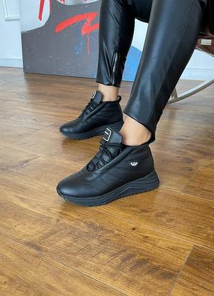 Женские кроссовки натуральная кожа