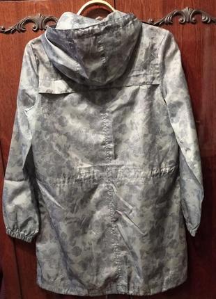 Лёгкая куртка - ветровка цвета хаки, удлиненная, бренда tu.2 фото