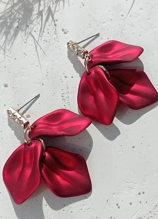 Серьги с лепестками из акрила с шелковым мерцанием