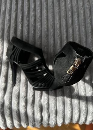 Босоножки на каблуке tory burch