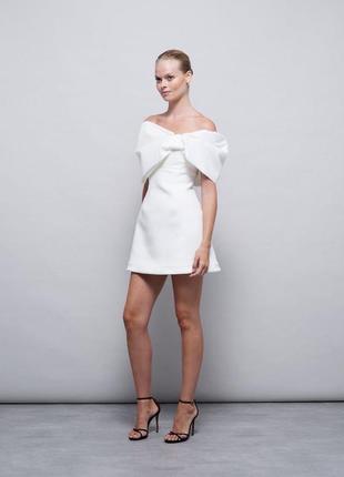 Оригінальна біла сукня christian dior 🤍 коротка міні/міді сукня на плечі з бантом діор на свято весілля