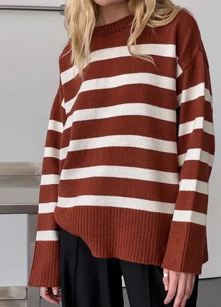 Светр у смужку з розрізами теракотовий з білим