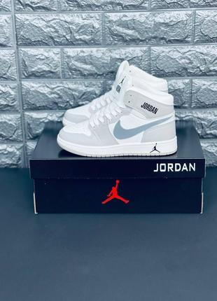 Женские кроссовки джордан высокие jordan air retro бело серые5 фото