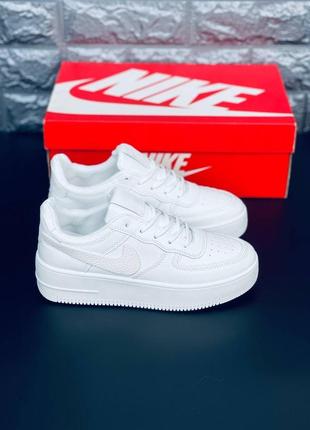 Жіночі кросівки найк білі на високій підошві nike air force super white