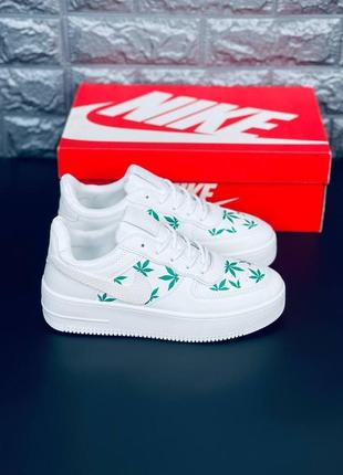 Кросівки жіночі найк білі на високій підошві nike air force 1 stoner edition airforce military