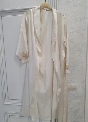 Красивий шовковий домашній халат з мереживом