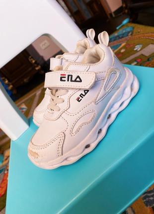 Кросівки дитячі білі 25 26 для хлопчика fila дитячі білі кросівки не дорого б/у