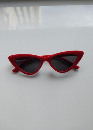 Стильные модные очки в красной оправе