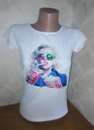 Біла футболка з об'ємним 3д малюнком розпродаж
