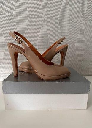 Босоніжки / туфлі з відкритою п'ятою носком на підборах  італія