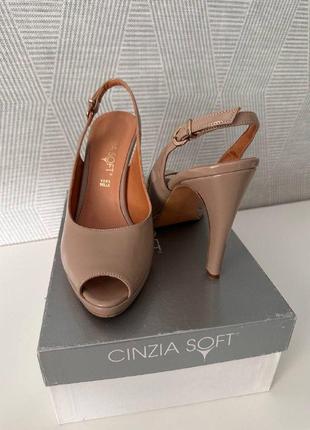 Босоніжки / туфлі з відкритою п'ятою носком на підборах  італія3 фото