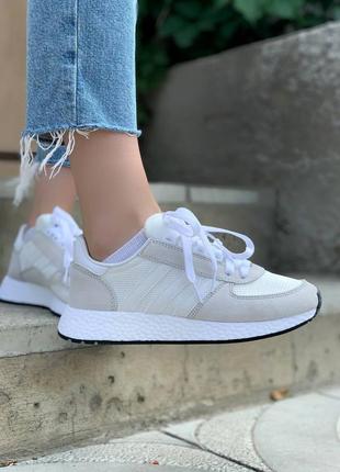 Жіночі кросівки 
adidas marathon