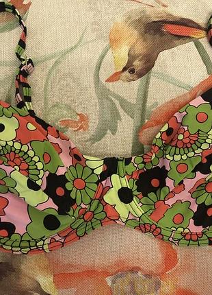 Яскравий купальник