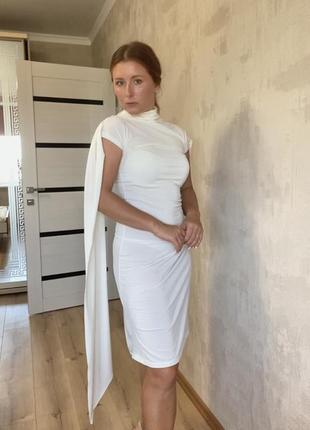 Белое платье