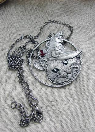 Серебристый кулон с ведьминым котом крупная подвеска серебристая круглая4 фото