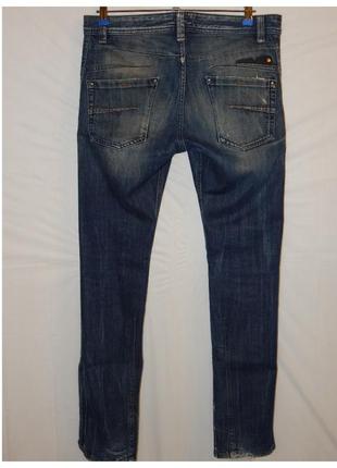 Чоловічі джинси diesel darron 0885r regular-slim з потертого синього деніму2 фото