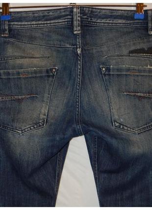 Мужские джинсы diesel darron 0885r regular-slim из потертого синего денима7 фото