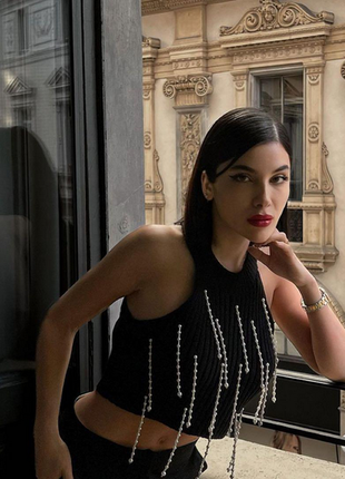 Шикарний трикотажний топ zara з перловою бахромою s-m