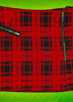 Трендовая черно-красная юбка в клеточку размер 8