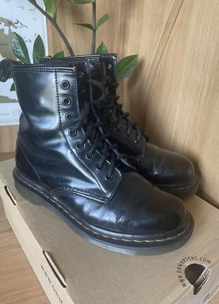 Dr. martens ботинки лакированные / сапоги лаковые