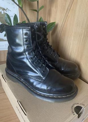 Dr. martens ботинки лакированные / сапоги лаковые1 фото