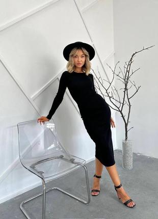 Женственное платье рубчик по фигуре с рукавами миди с разрезом